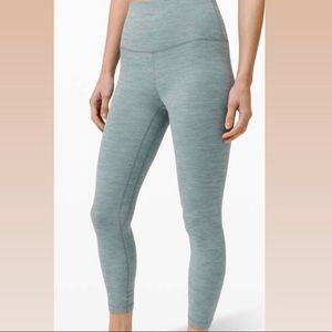 Lululemon aligns size 6